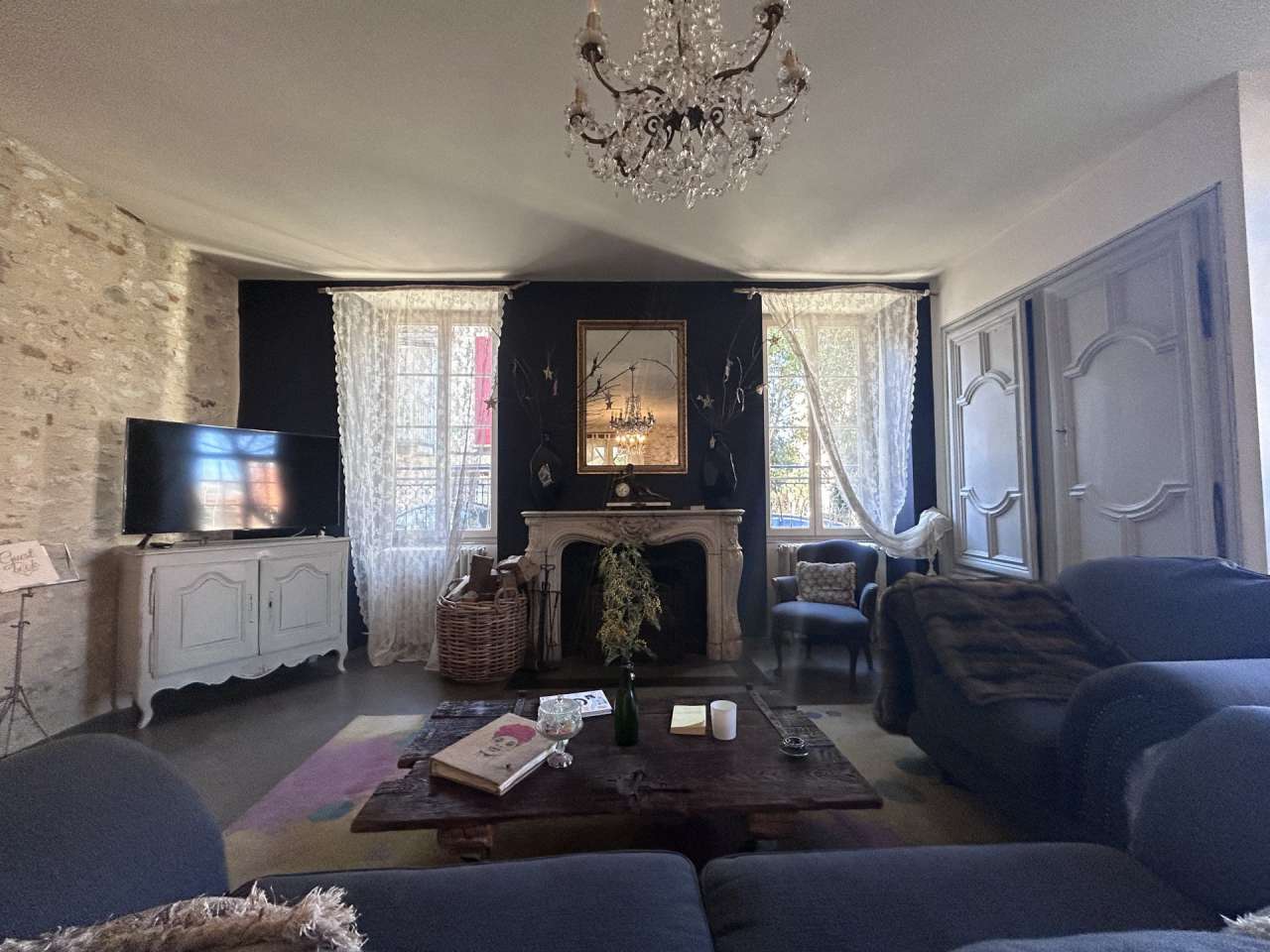 Luxurious 8 bedroom B&B business, which is ideally situated within very pri