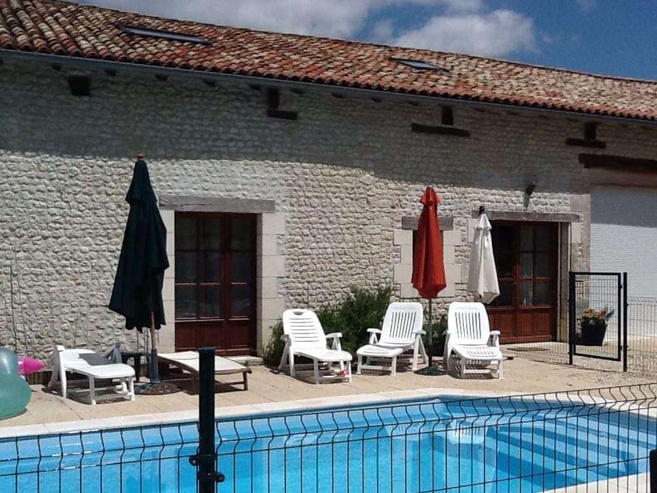 Excellent opportunity to purchase 2 stone built properties, which are acces