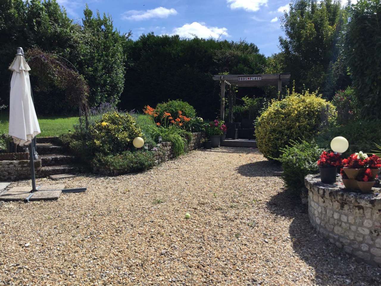 Excellent opportunity to purchase 2 stone built properties, which are acces