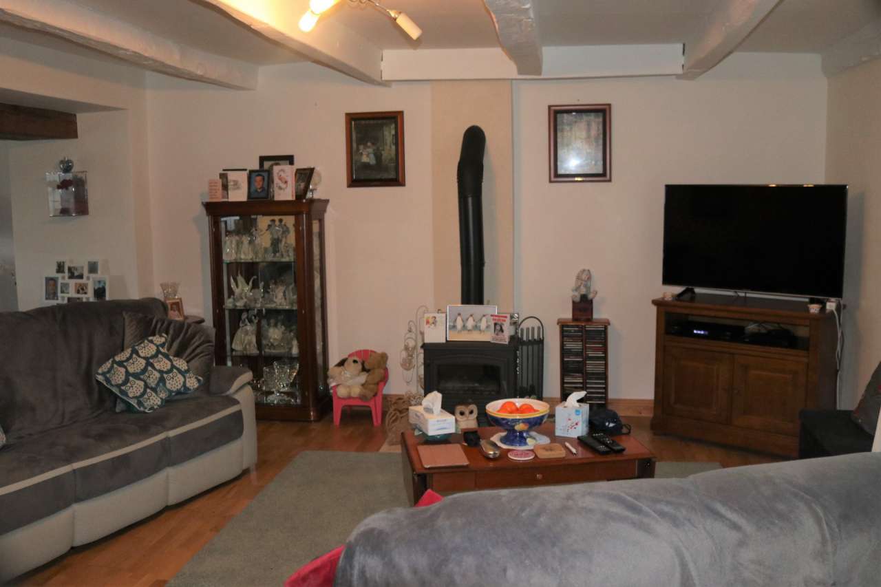 Excellent opportunity to purchase 2 stone built properties, which are acces