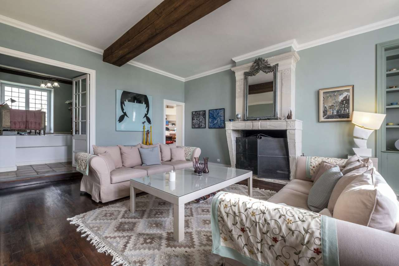 Luxuriously renovated 8 bedroom 15th Century Manor House with 4 fully furni