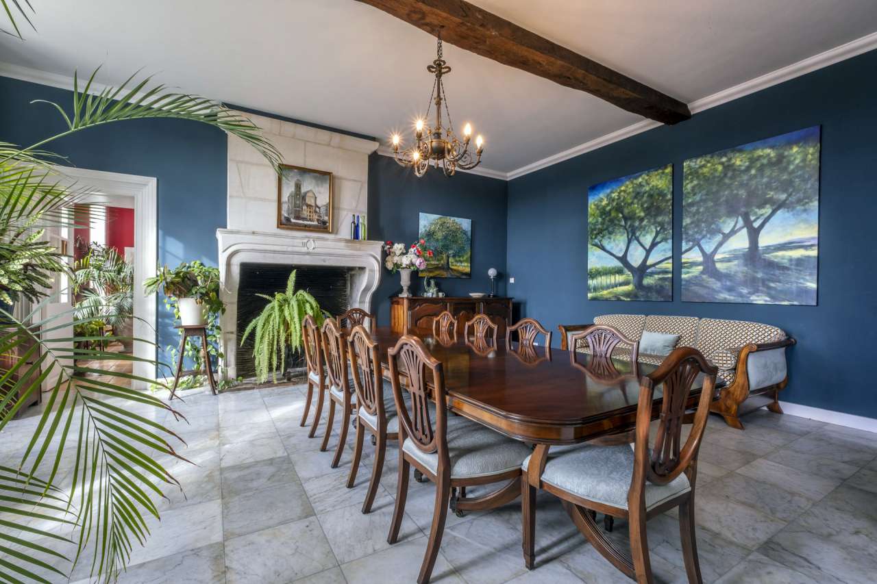 Luxuriously renovated 8 bedroom 15th Century Manor House with 4 fully furni