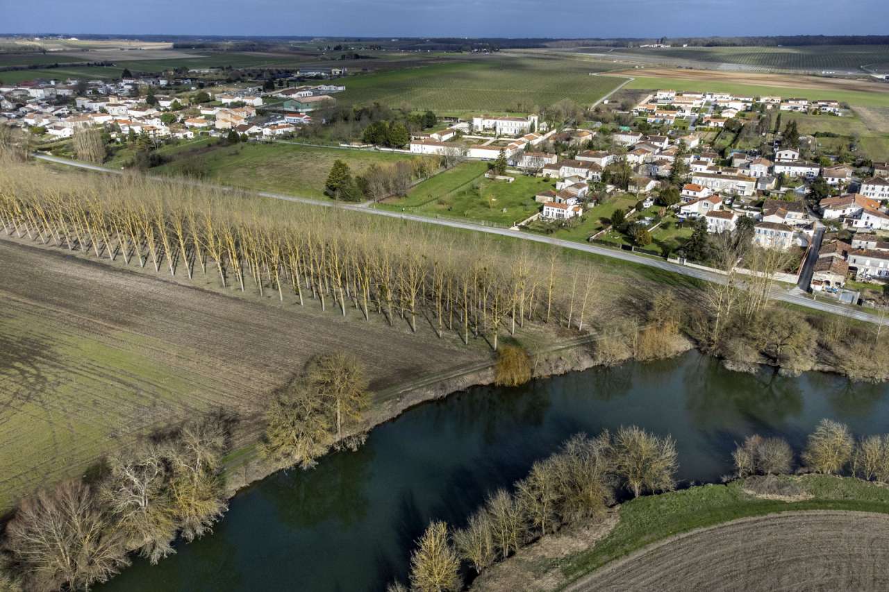 Luxuriously renovated 8 bedroom 15th Century Manor House with 4 fully furni