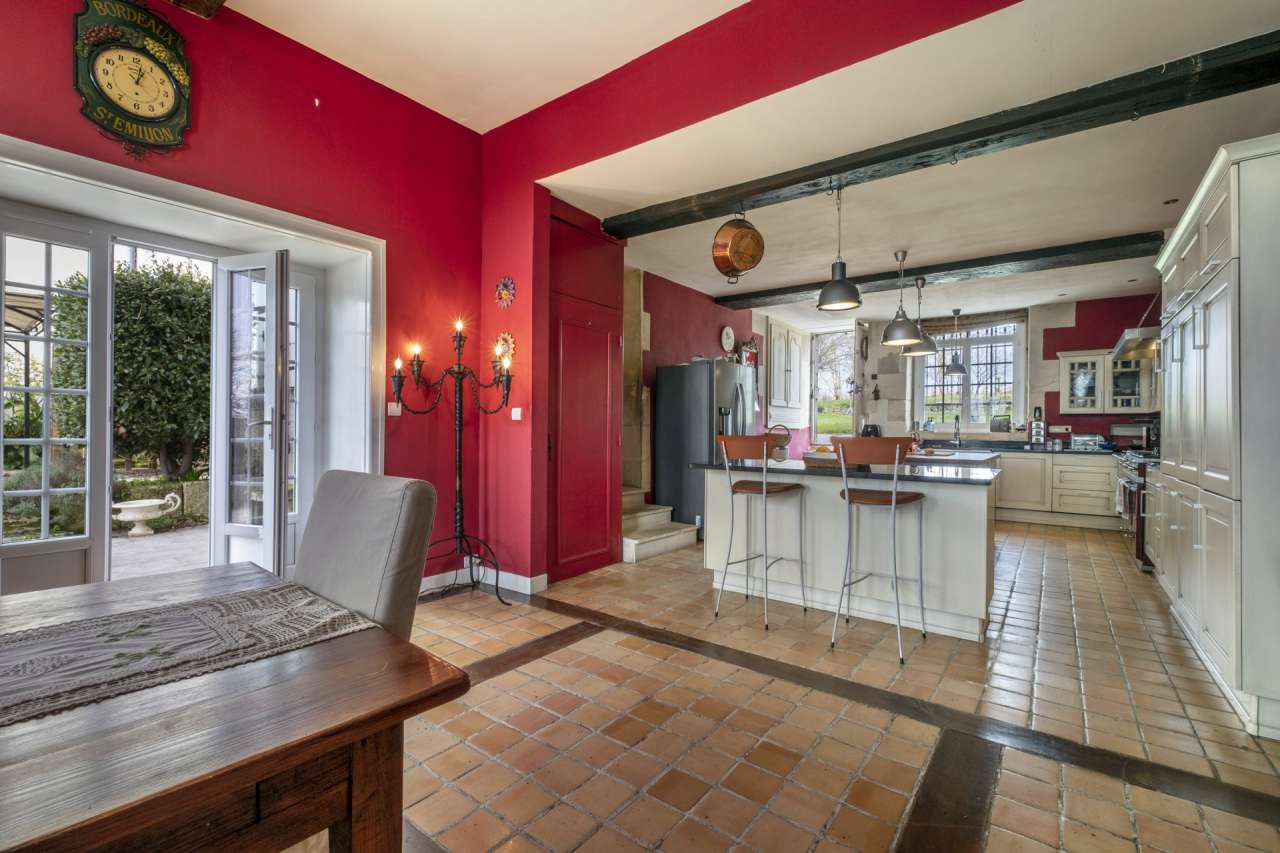 Luxuriously renovated 8 bedroom 15th Century Manor House with 4 fully furni