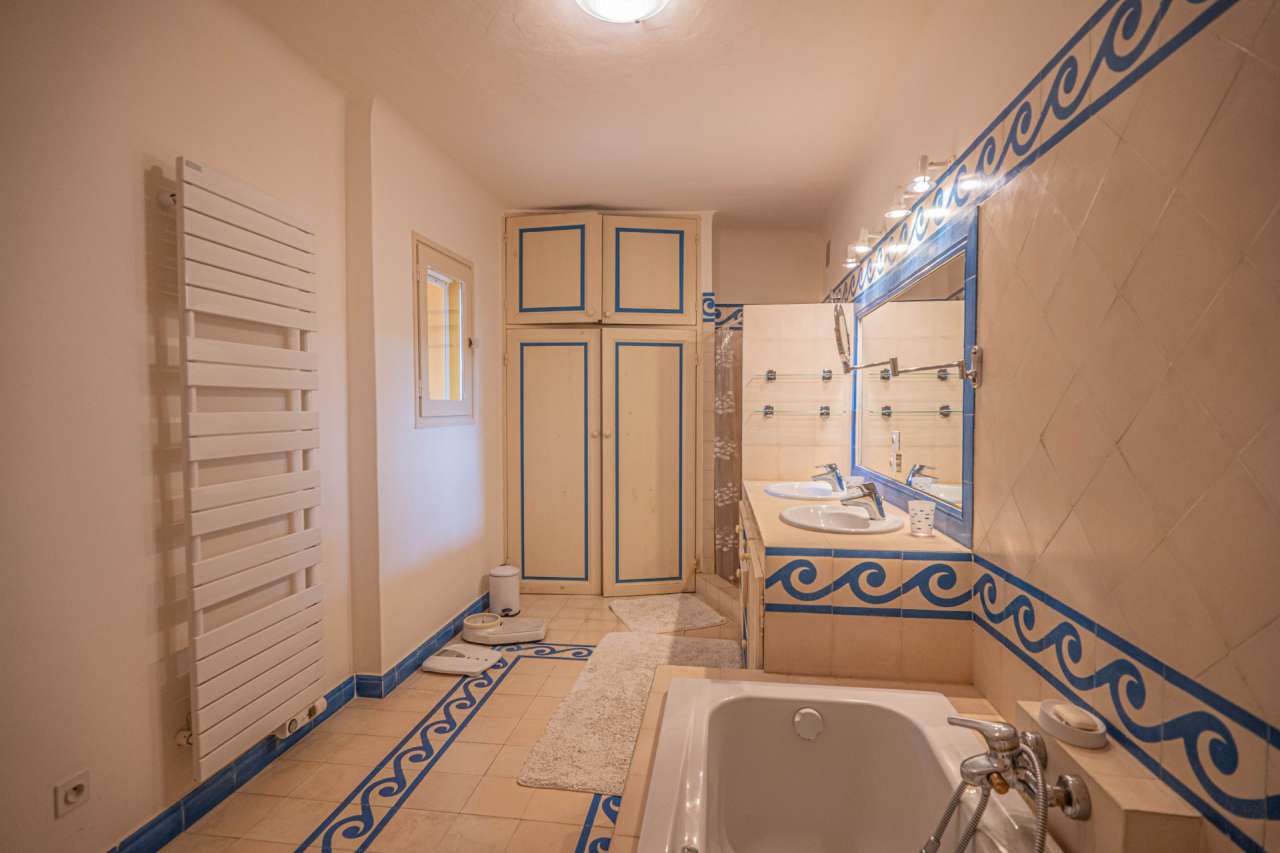 Nestling in beautiful landscaped gardens with expansive pool, is this outst