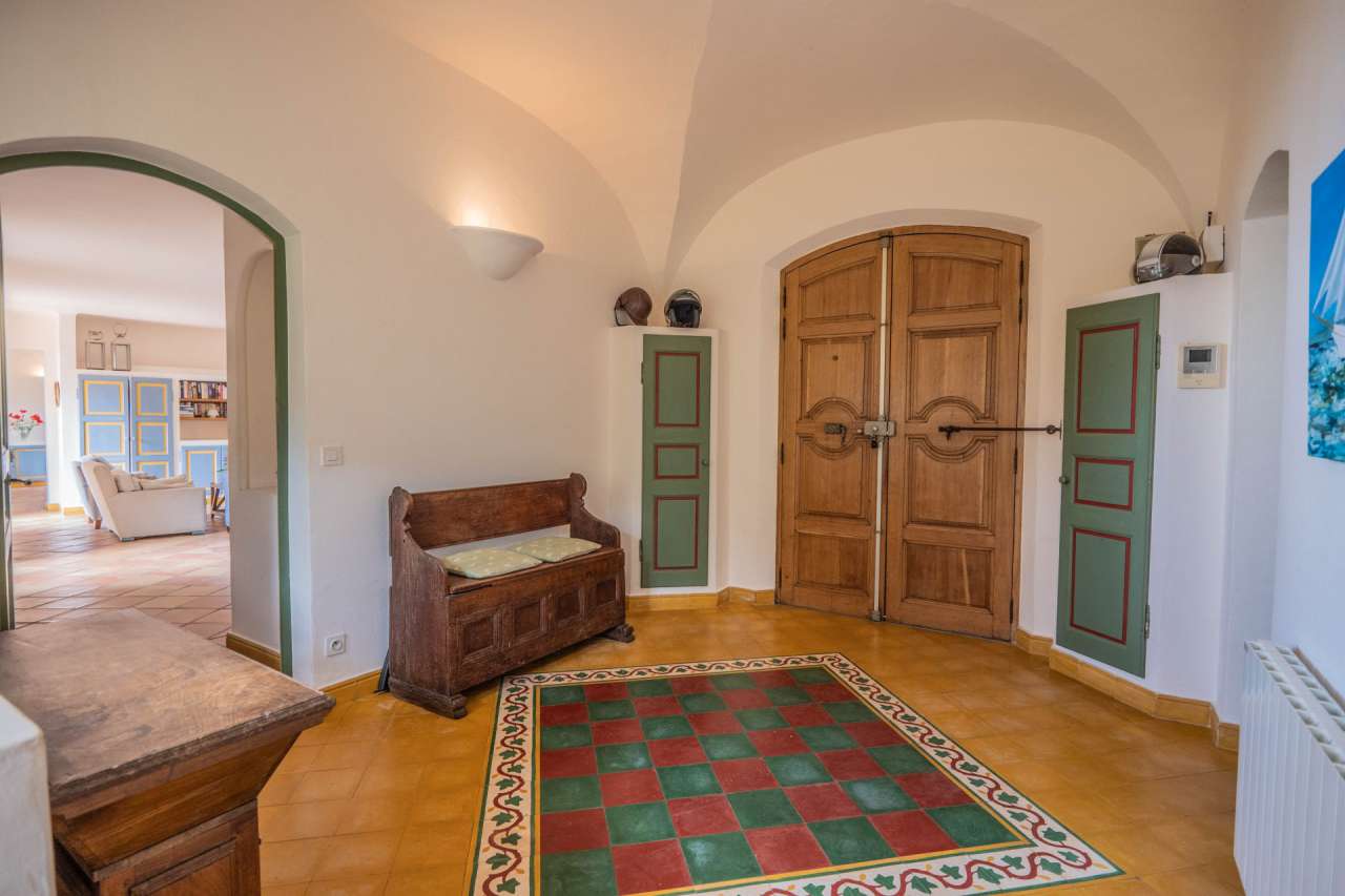 Nestling in beautiful landscaped gardens with expansive pool, is this outst