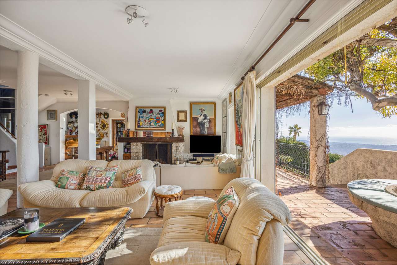 Exceptional 3 storey, 6 bedroom luxury villa nestling in an acre of gloriou