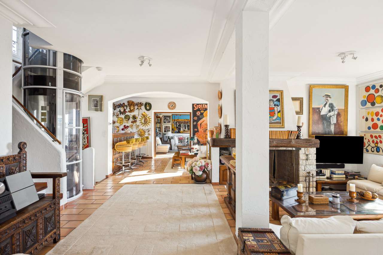 Exceptional 3 storey, 6 bedroom luxury villa nestling in an acre of gloriou