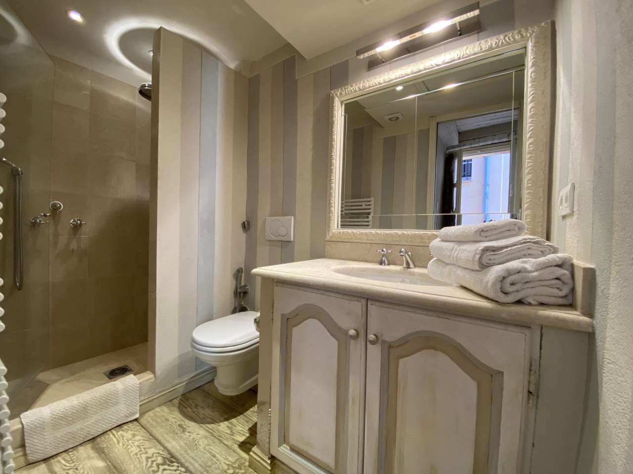 A rare opportunity to acquire a stylish 3 bedroom villa enjoying breathtaki