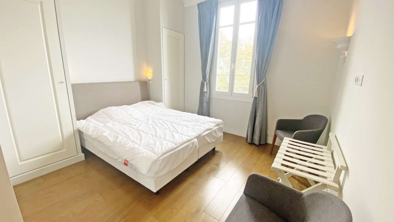 Superb 4 bedroom villa, which is ideally situated in a quiet setting, yet r