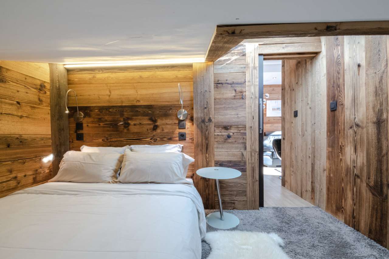 Beautifully refurbished 3 bedroom penthouse apartment, with a warm, cosy an