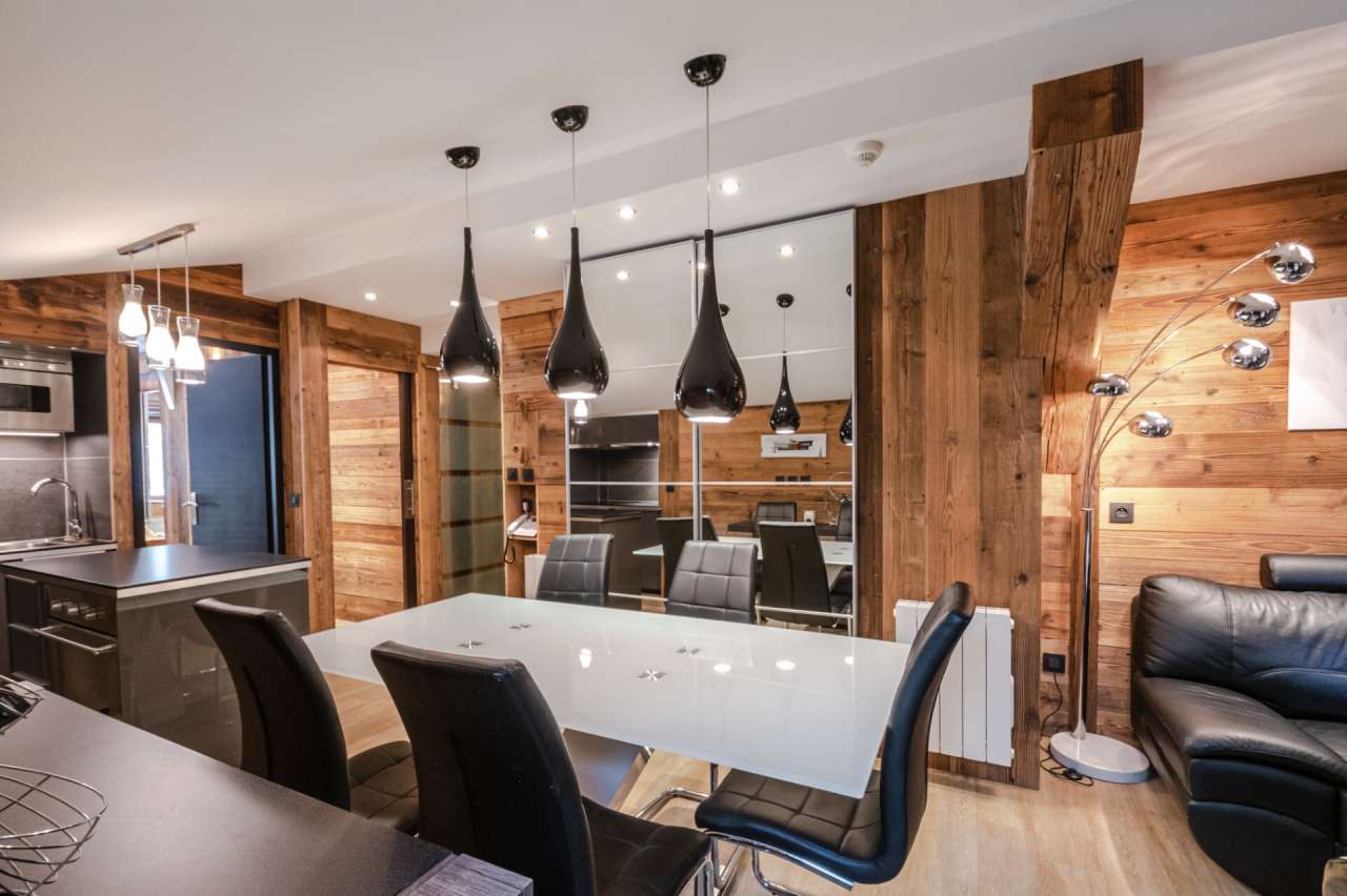 Beautifully refurbished 3 bedroom penthouse apartment, with a warm, cosy an