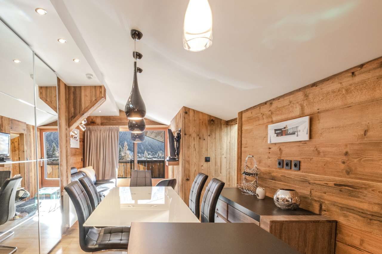 Beautifully refurbished 3 bedroom penthouse apartment, with a warm, cosy an