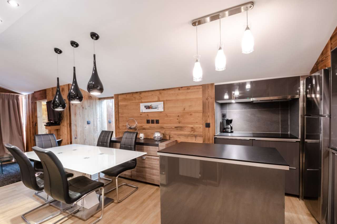 Beautifully refurbished 3 bedroom penthouse apartment, with a warm, cosy an