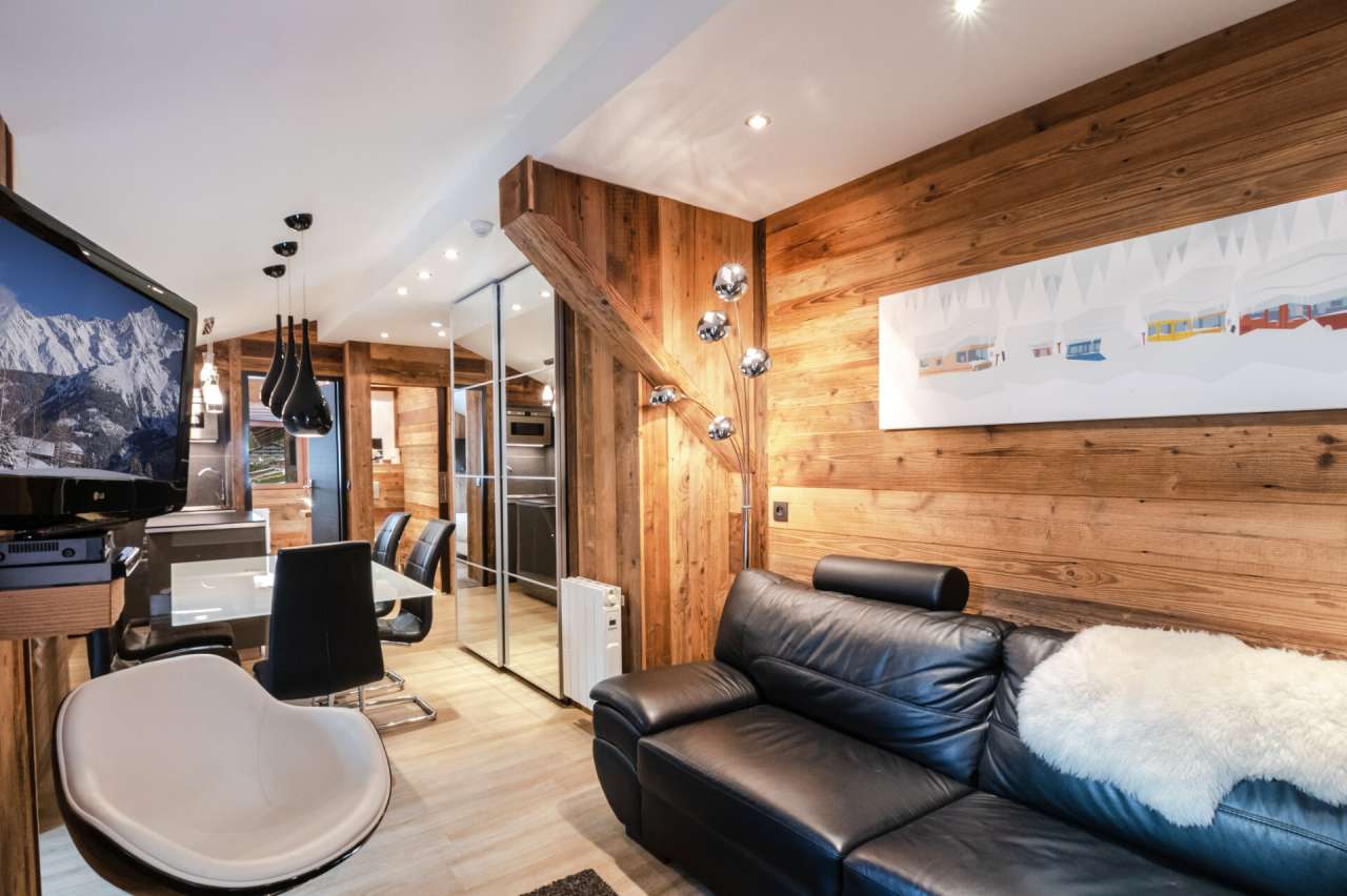 Beautifully refurbished 3 bedroom penthouse apartment, with a warm, cosy an