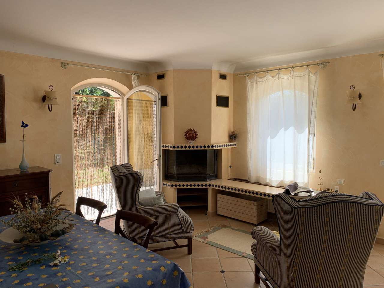 Spacious and well maintained 11 bedroom property, with a total living area