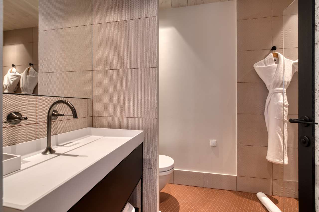 Impressive newly-built four bedroom apartment in a central location in Mege