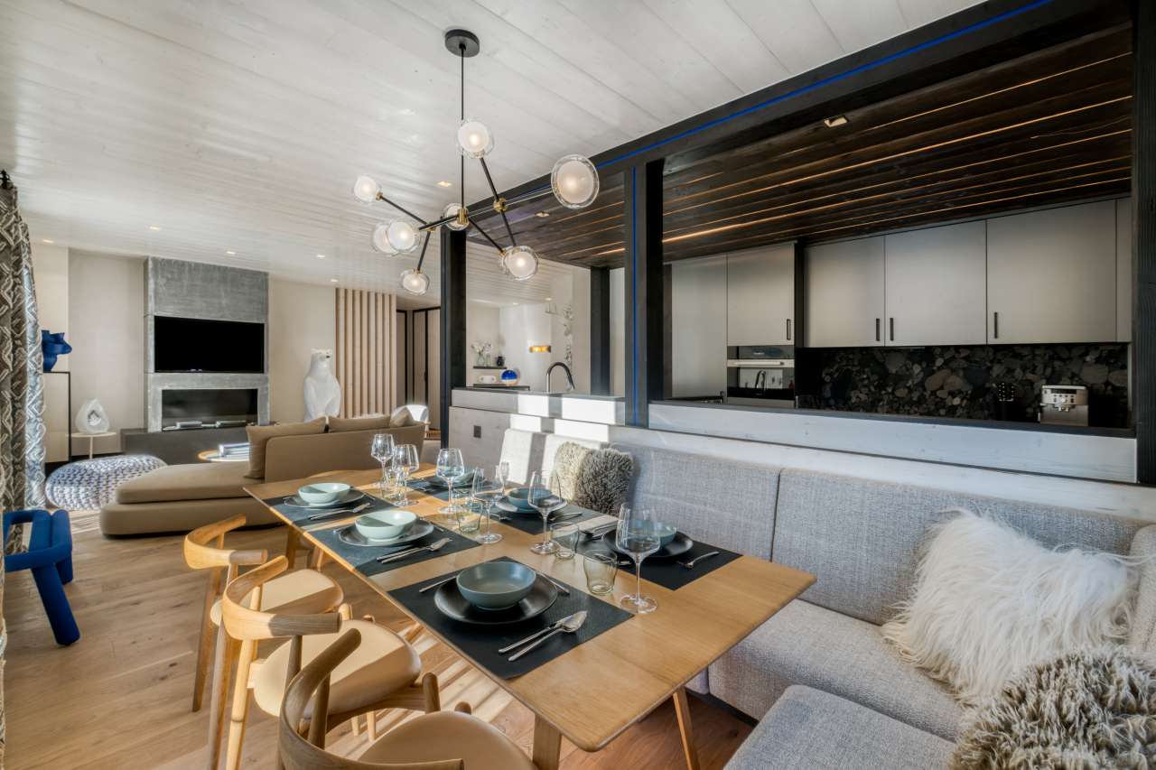 Impressive newly-built four bedroom apartment in a central location in Mege