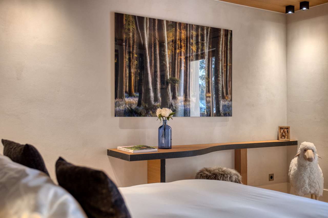 Newly renovated 3 bedroom first floor apartment with large terrace, in a gr