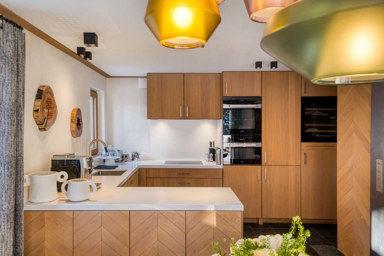 Newly renovated 3 bedroom first floor apartment with large terrace, in a gr