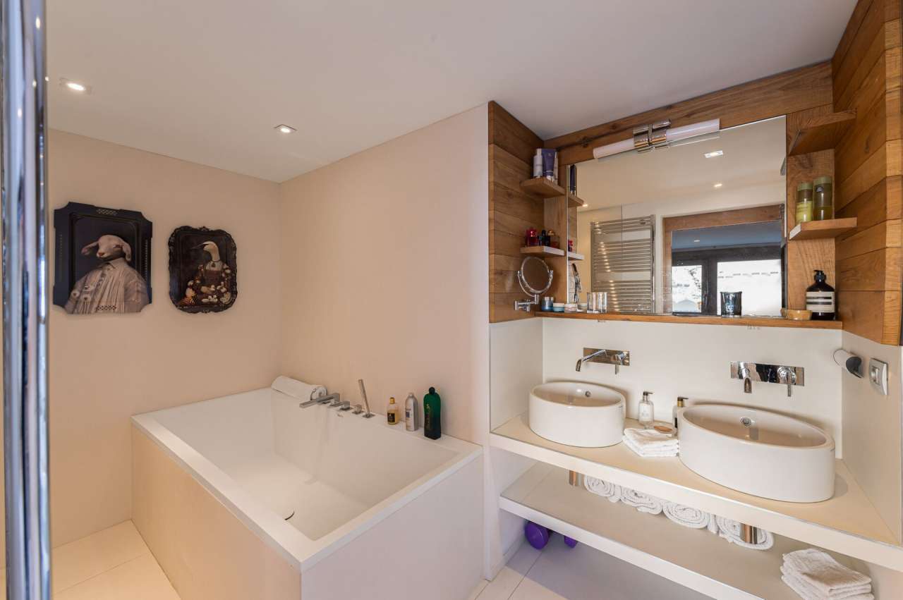 With stunning mountain and village views, this superb 2 bedroom apartment h