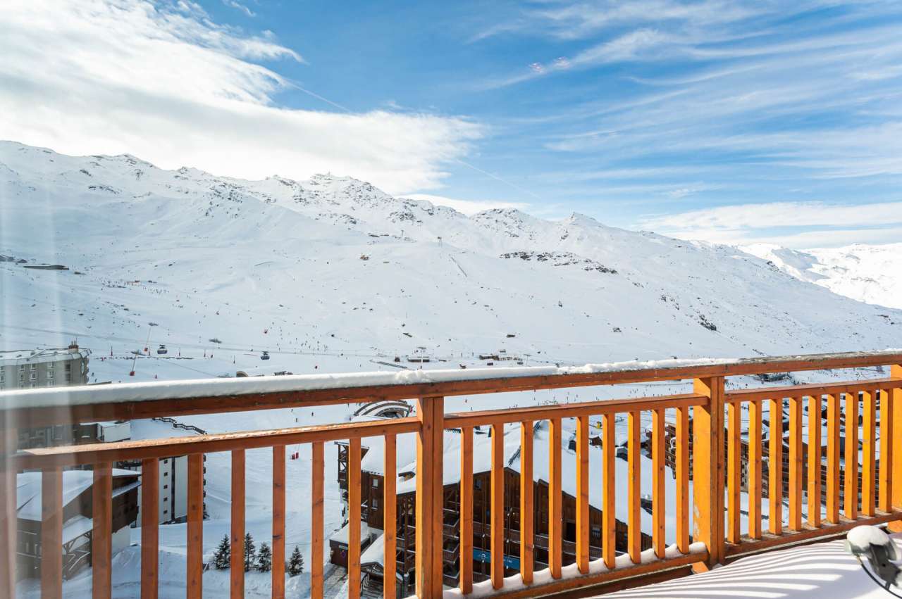 With stunning mountain and village views, this superb 2 bedroom apartment h