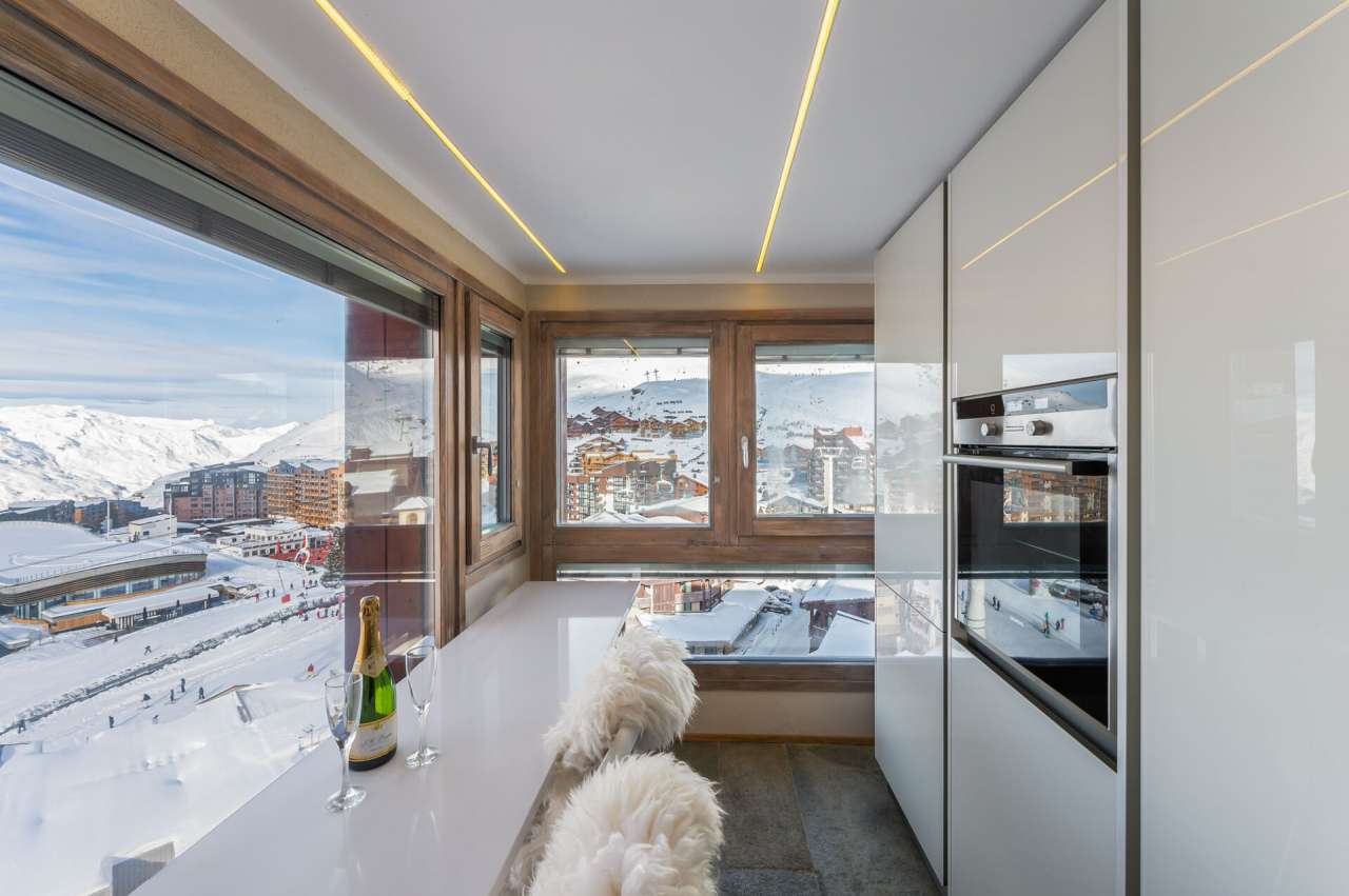 With stunning mountain and village views, this superb 2 bedroom apartment h