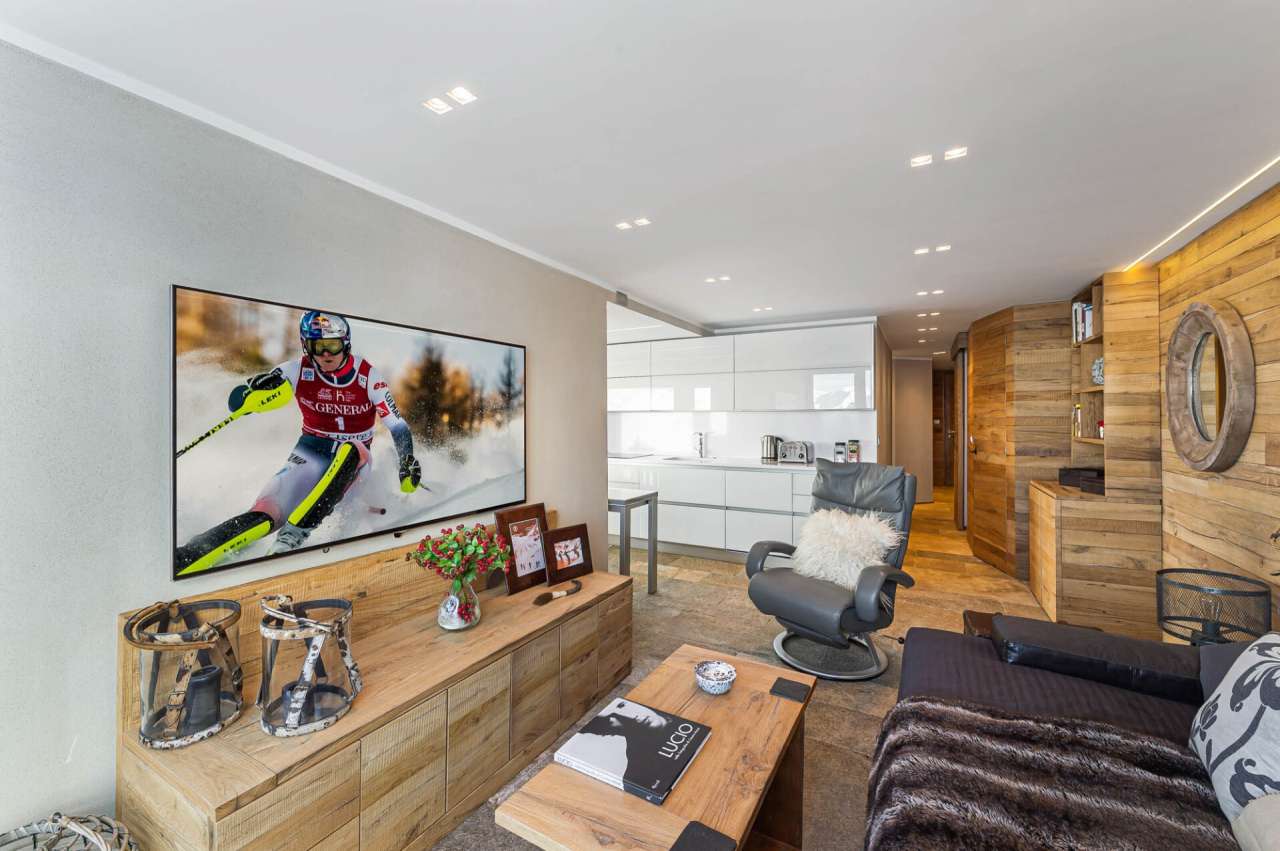 With stunning mountain and village views, this superb 2 bedroom apartment h