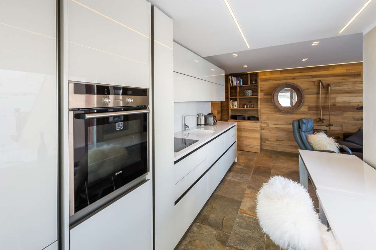 With stunning mountain and village views, this superb 2 bedroom apartment h