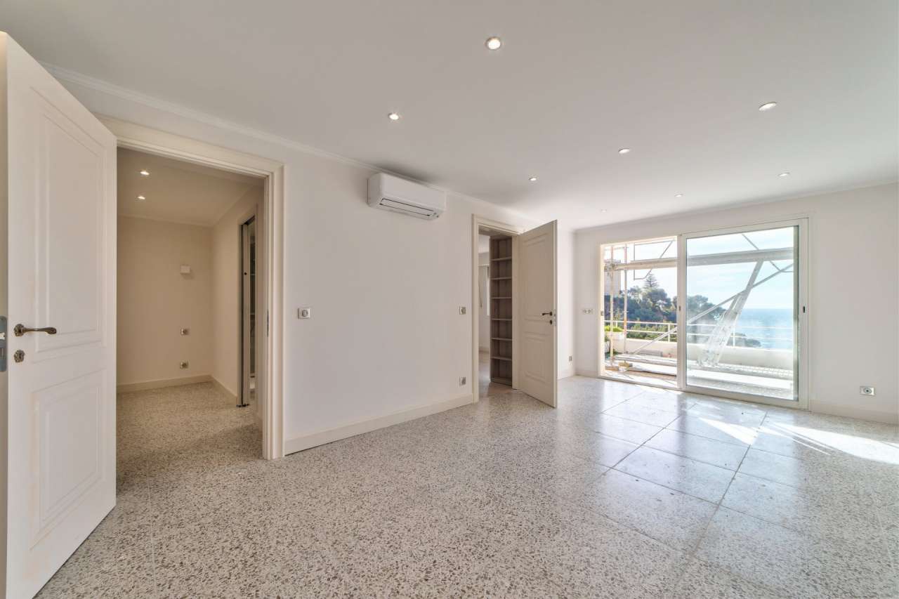 Completely refurbished 2 bedroom apartment, with a total living area of 50m