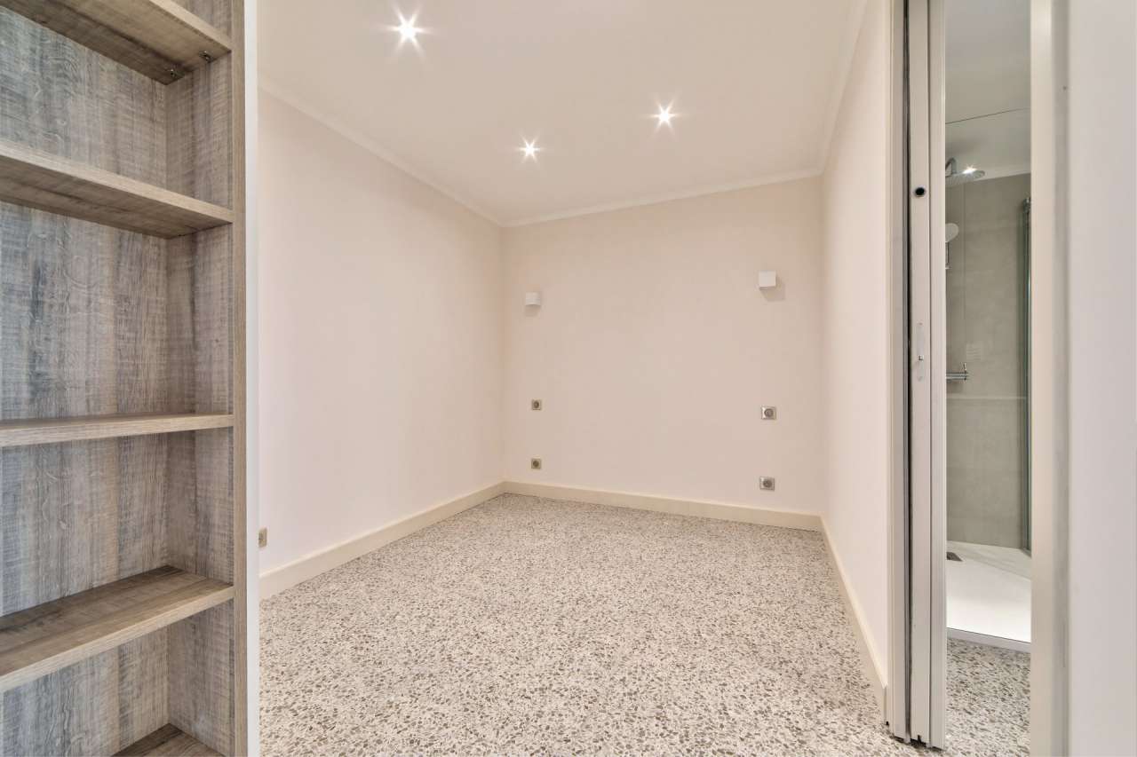 Completely refurbished 2 bedroom apartment, with a total living area of 50m