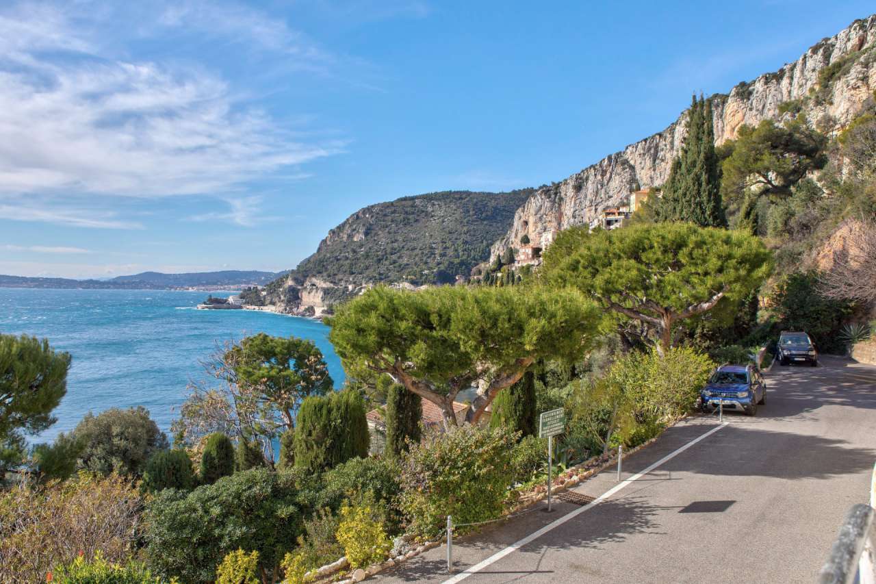 Completely refurbished 2 bedroom apartment, with a total living area of 50m