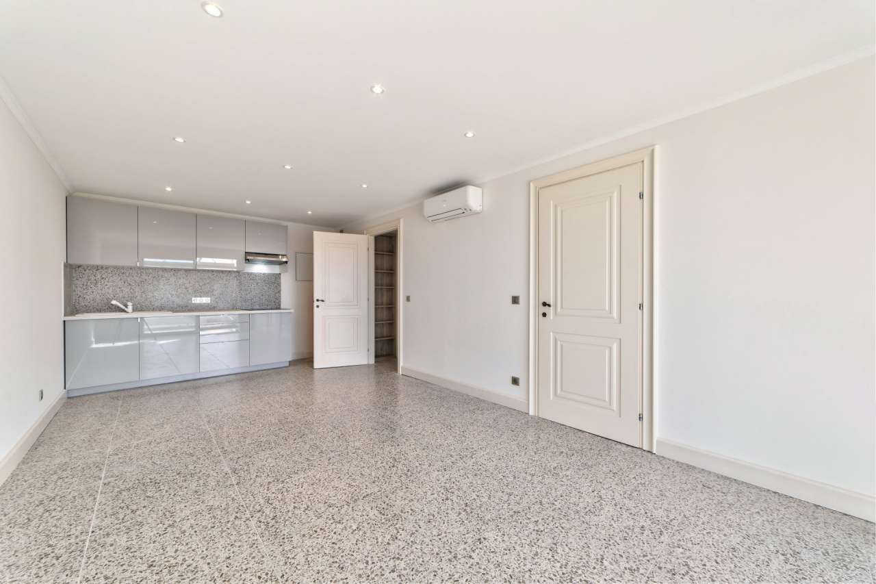 Completely refurbished 2 bedroom apartment, with a total living area of 50m