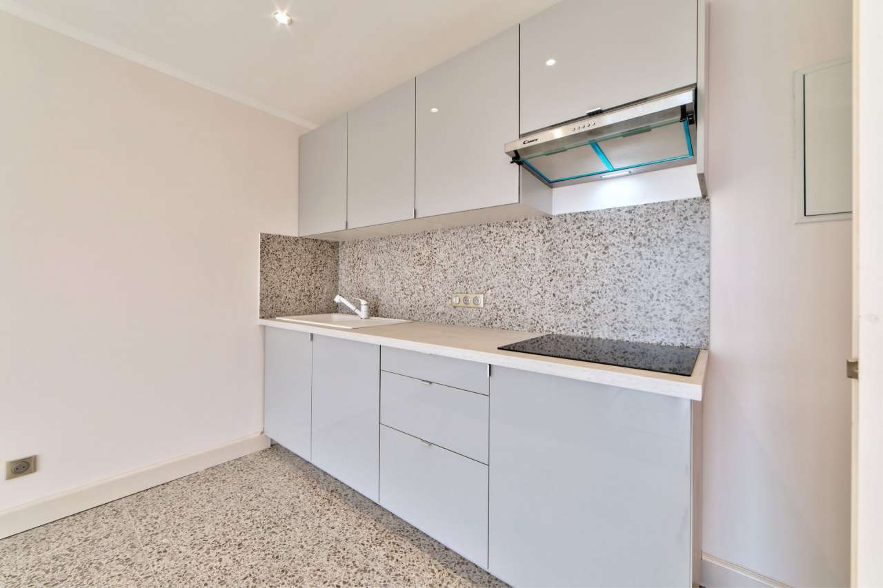 Completely refurbished 2 bedroom apartment, with a total living area of 50m