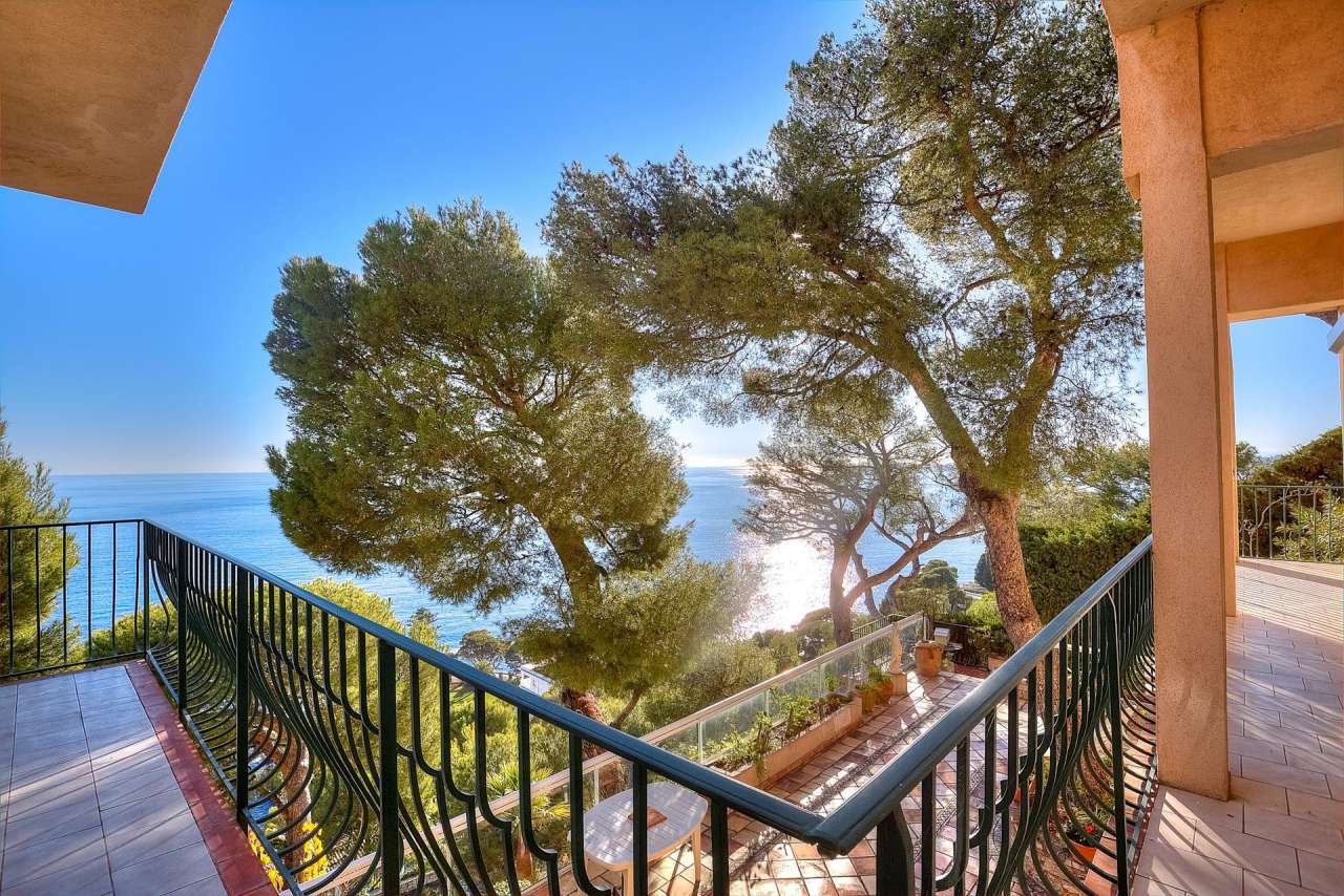 Lovely 4 bedroom villa with panoramic sea views, ideally situated in a quie