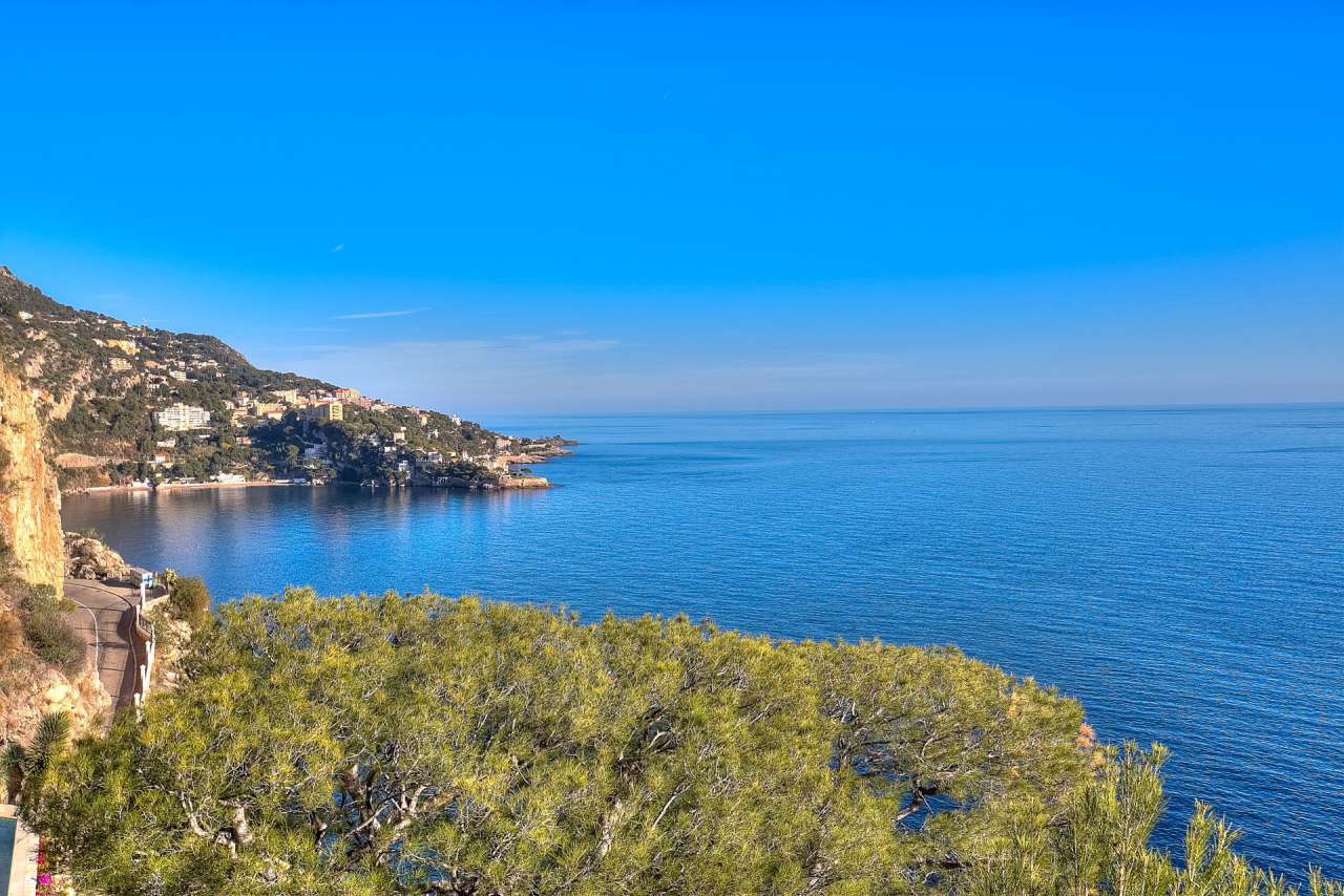 Lovely 4 bedroom villa with panoramic sea views, ideally situated in a quie