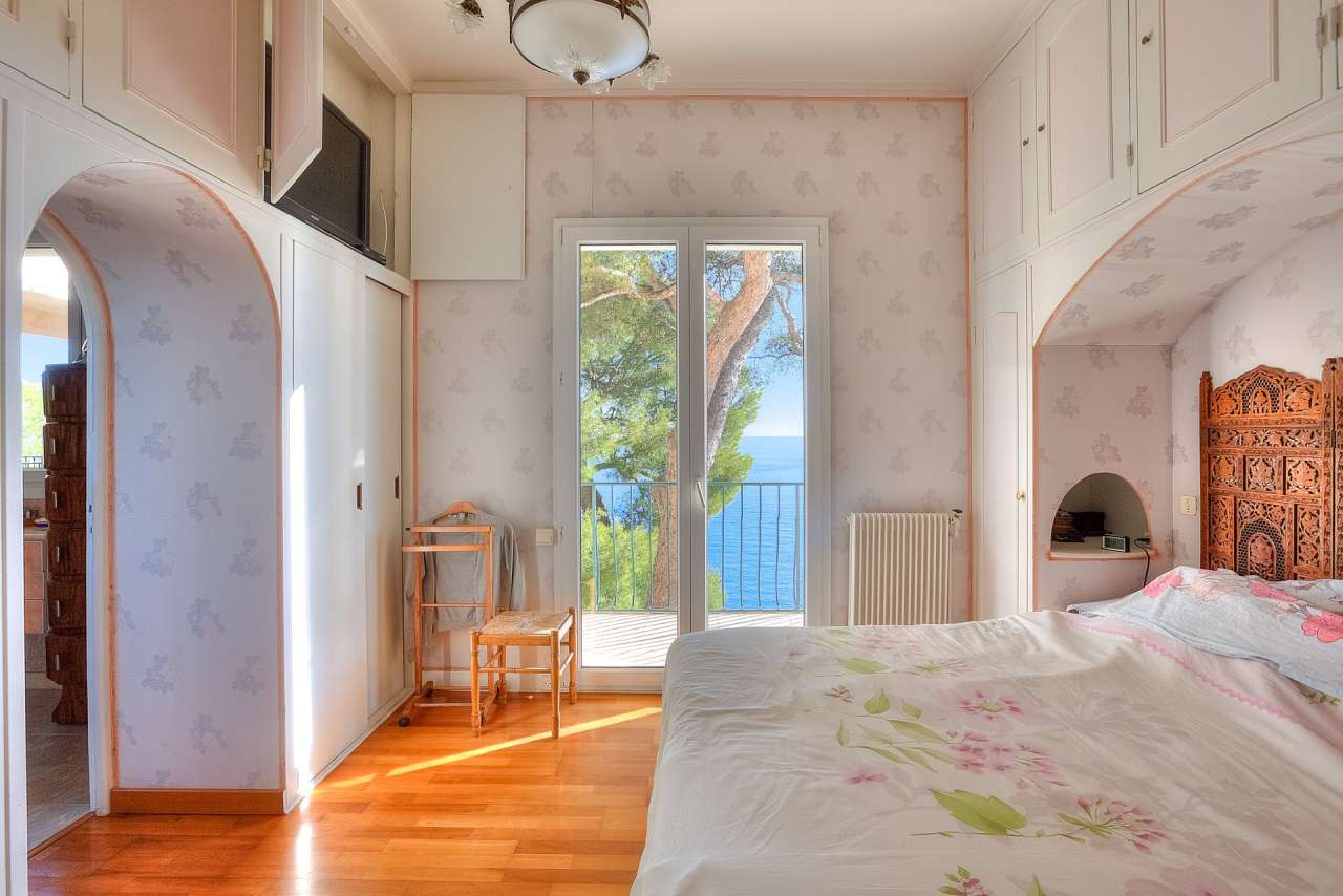 Lovely 4 bedroom villa with panoramic sea views, ideally situated in a quie