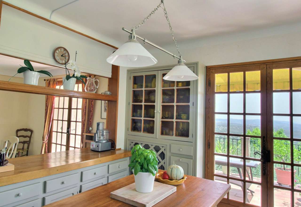 With a total spacious and bright living area of 180m2 and with simply stunn