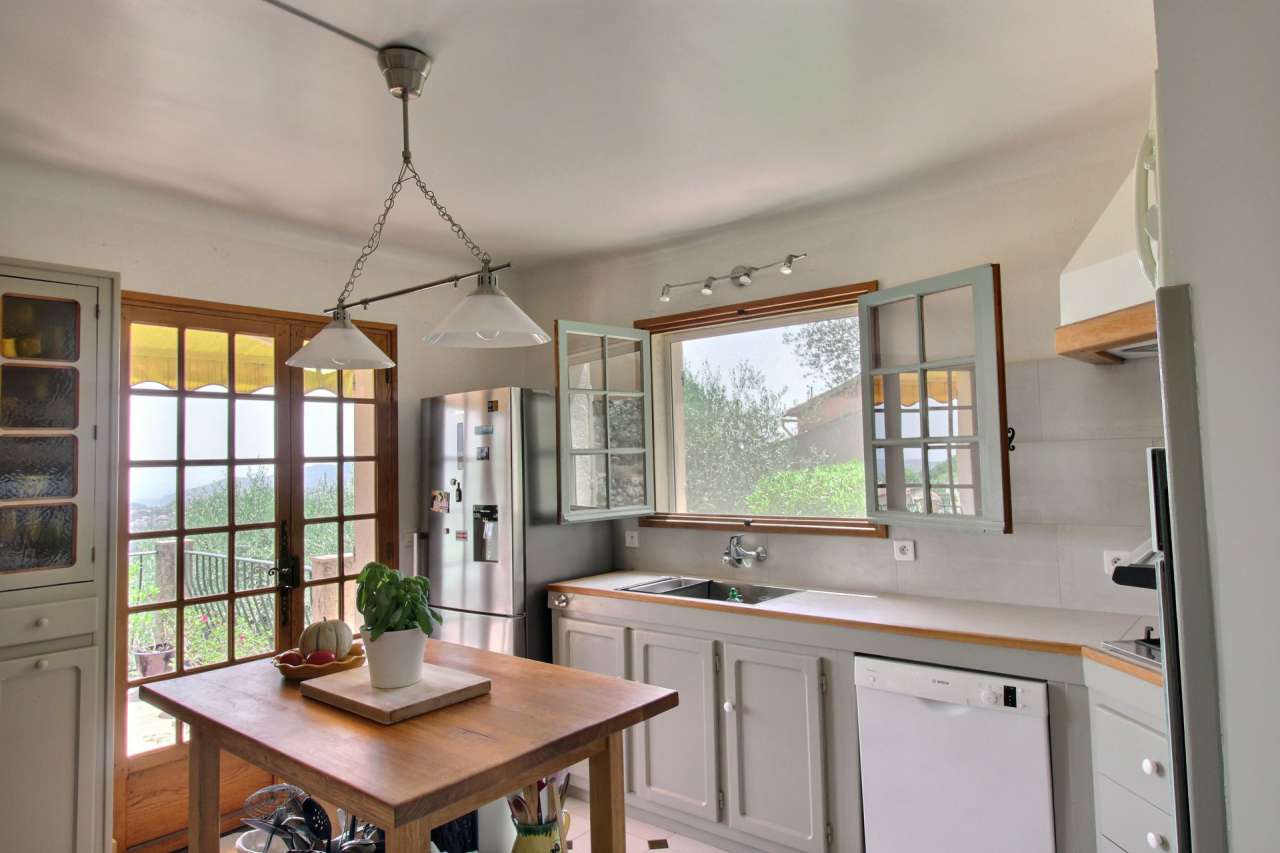 With a total spacious and bright living area of 180m2 and with simply stunn