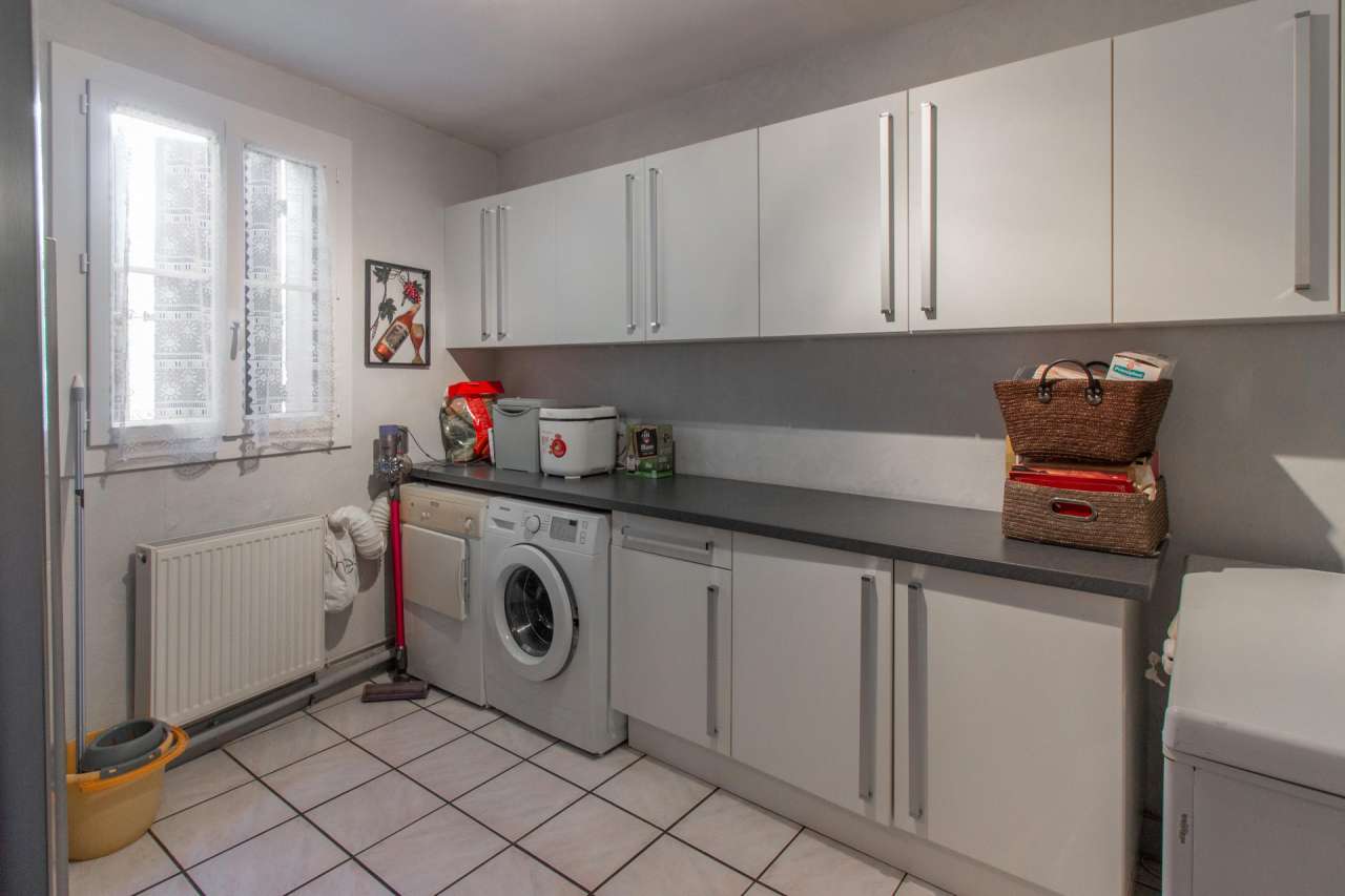 Lovely 4 bedroom home, which is ideally situated in a quiet setting in Rouf