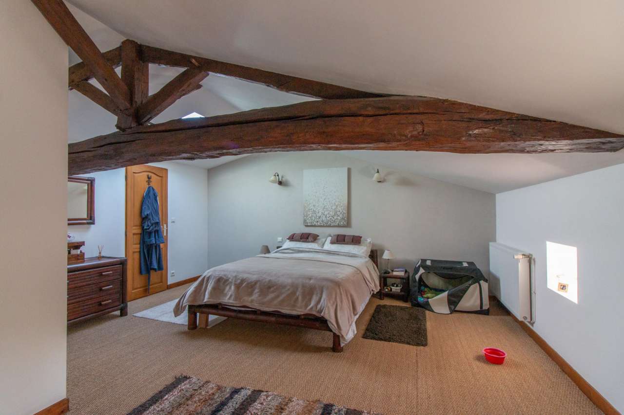 Lovely 4 bedroom home, which is ideally situated in a quiet setting in Rouf