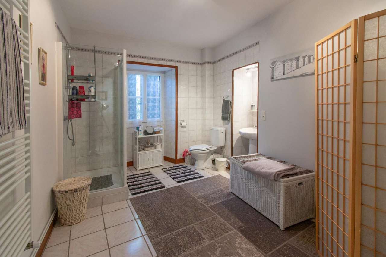 Lovely 4 bedroom home, which is ideally situated in a quiet setting in Rouf