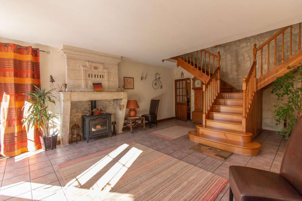 Lovely 4 bedroom home, which is ideally situated in a quiet setting in Rouf