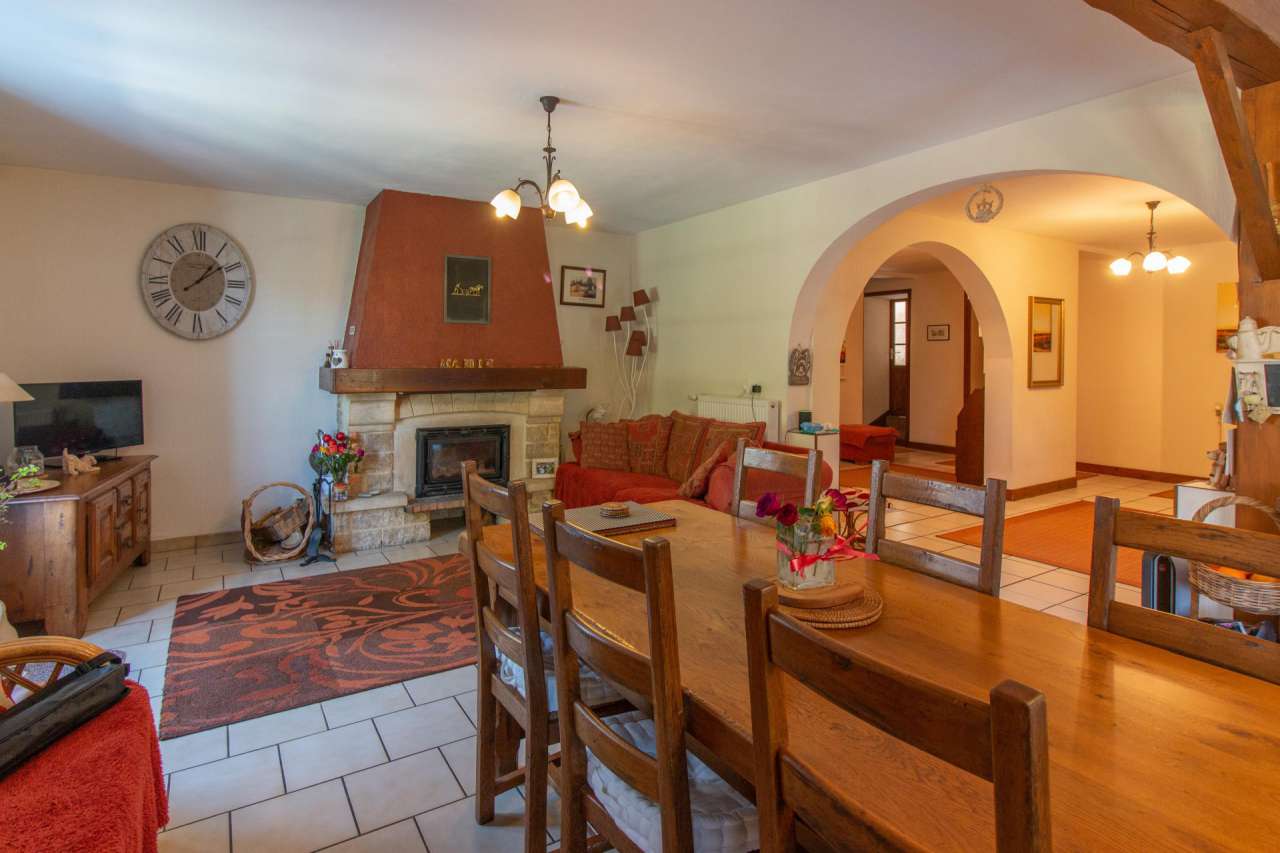 Lovely 4 bedroom home, which is ideally situated in a quiet setting in Rouf