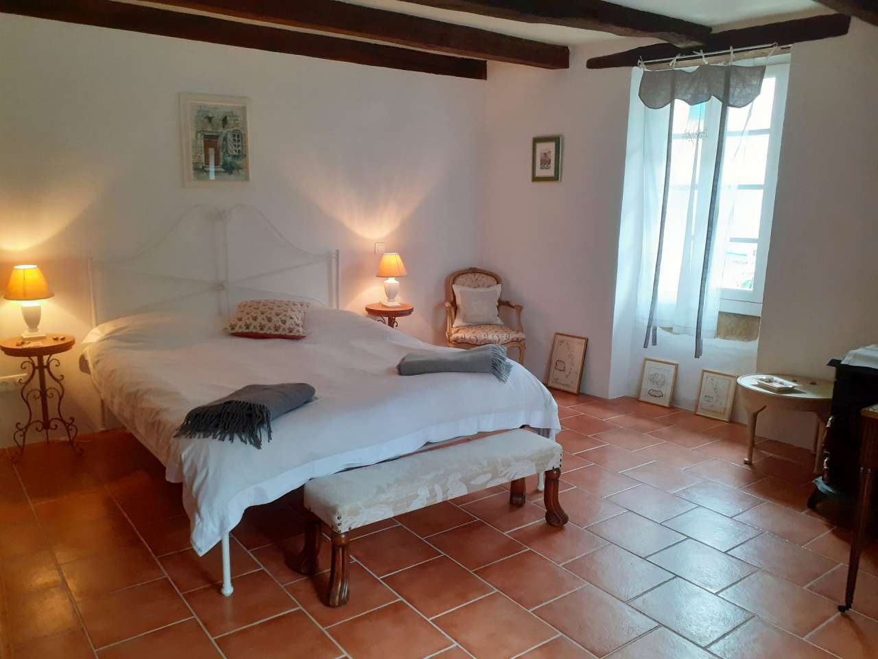 Charming and spacious 7 bedroom house full of character, offering flexible