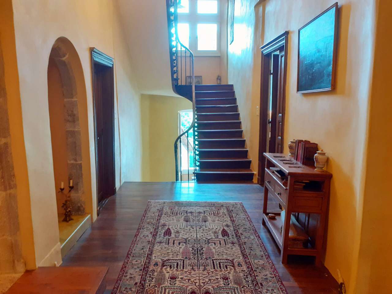 Charming and spacious 7 bedroom house full of character, offering flexible