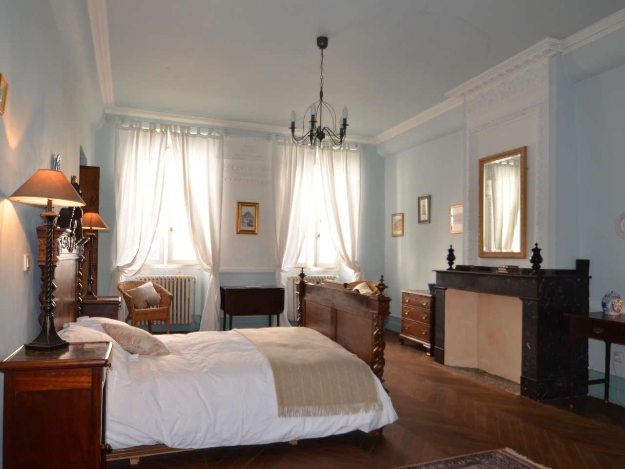 Charming and spacious 7 bedroom house full of character, offering flexible