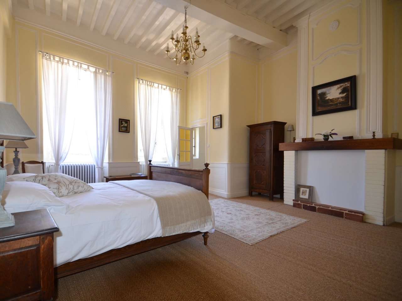 Charming and spacious 7 bedroom house full of character, offering flexible