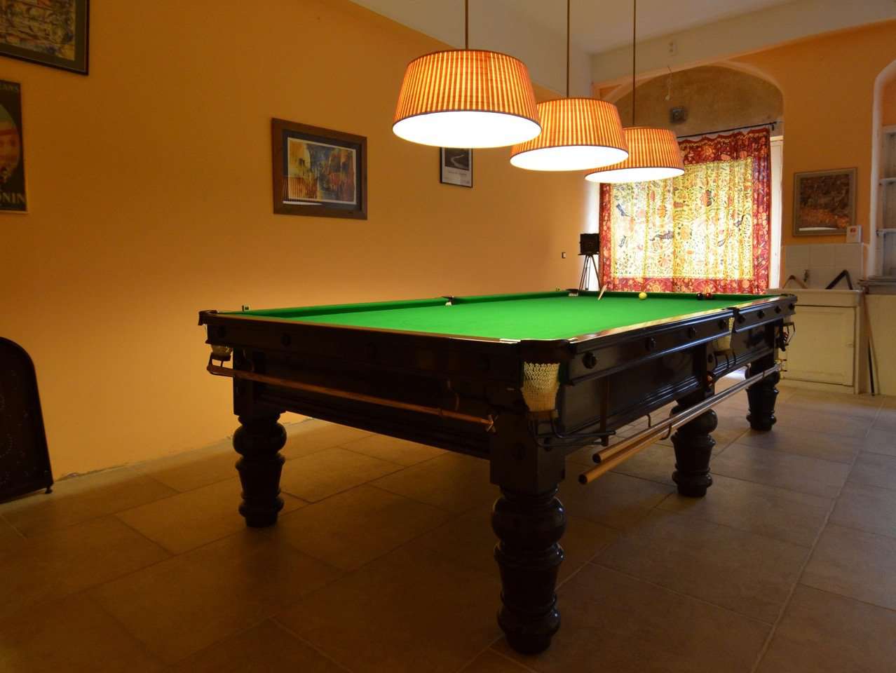 Charming and spacious 7 bedroom house full of character, offering flexible