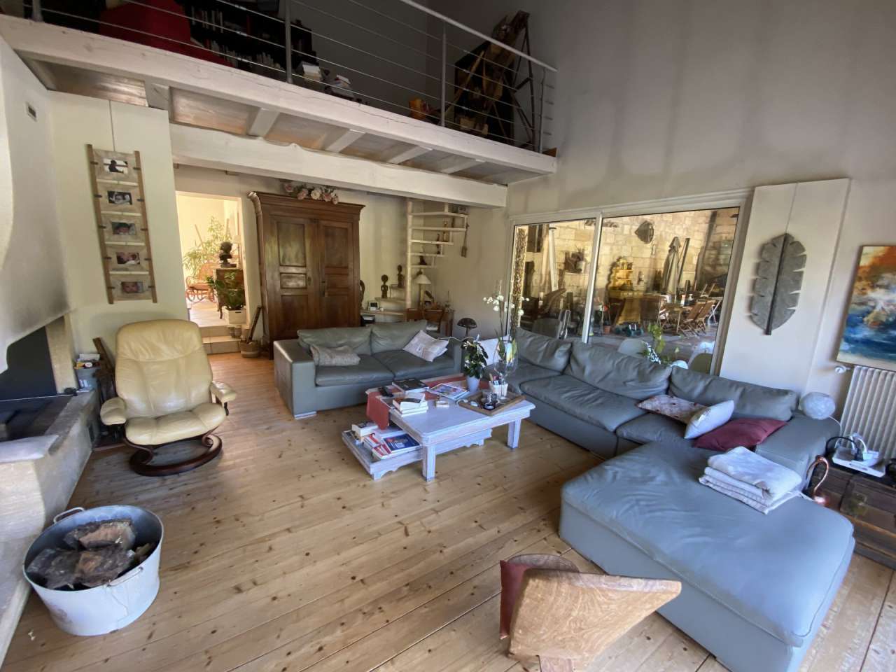 Nestling in over 9 acres of glorious landscaped gardens with expansive pool